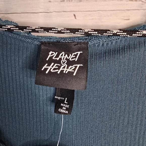 NWT Planet Heart Teal Shortsleeve Lace Detail Causal Vneck Top Womens Size Large - Picture 3 of 5